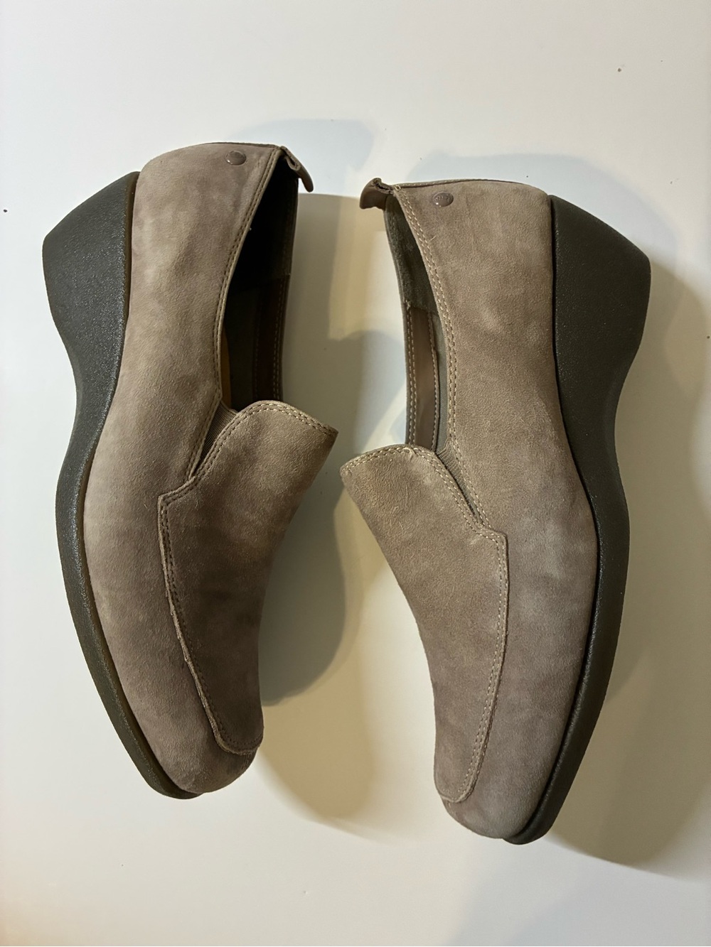 Hush Puppies Suede Slip‑On Light Brown Loafers — Size 10 (EUC) Like New